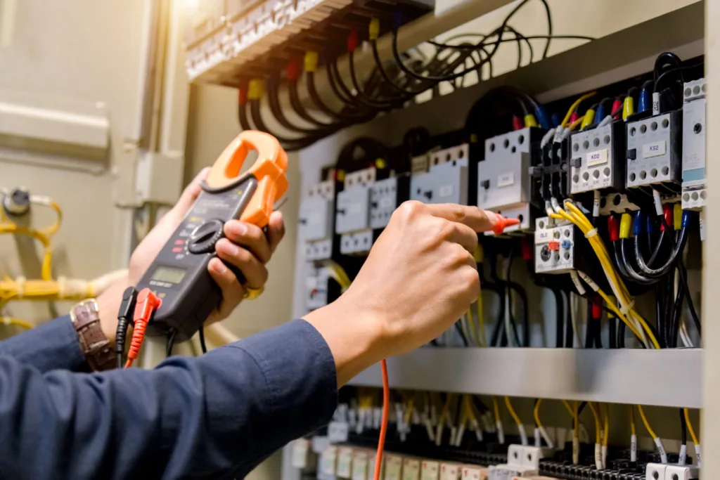 Electrician,Engineer,Work,Tester,Measuring,Voltage,And,Current,Of,Power Electrician inspecting voltage
